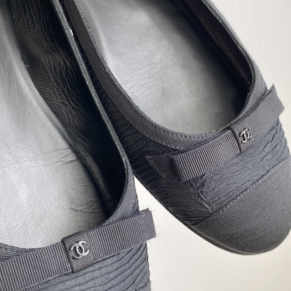 Chanel *Authentic* Interlocking CC Logo Black Crinkle Flats Size Euro 39 - Picture 11 of 14